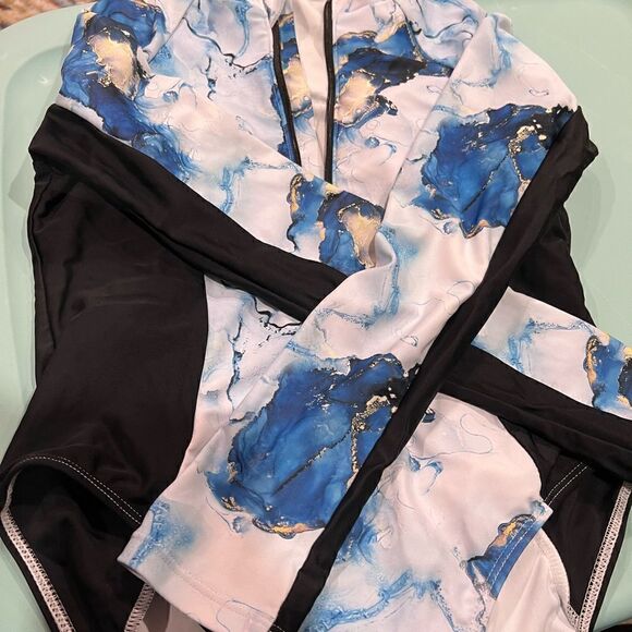 Girls long sleeve bathing suit with zipper closure front - Picture 3 of 6